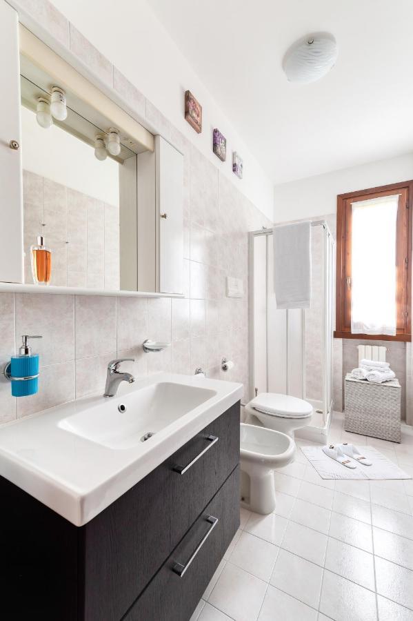 Wolf House - Sirmione Holiday Bagian luar foto