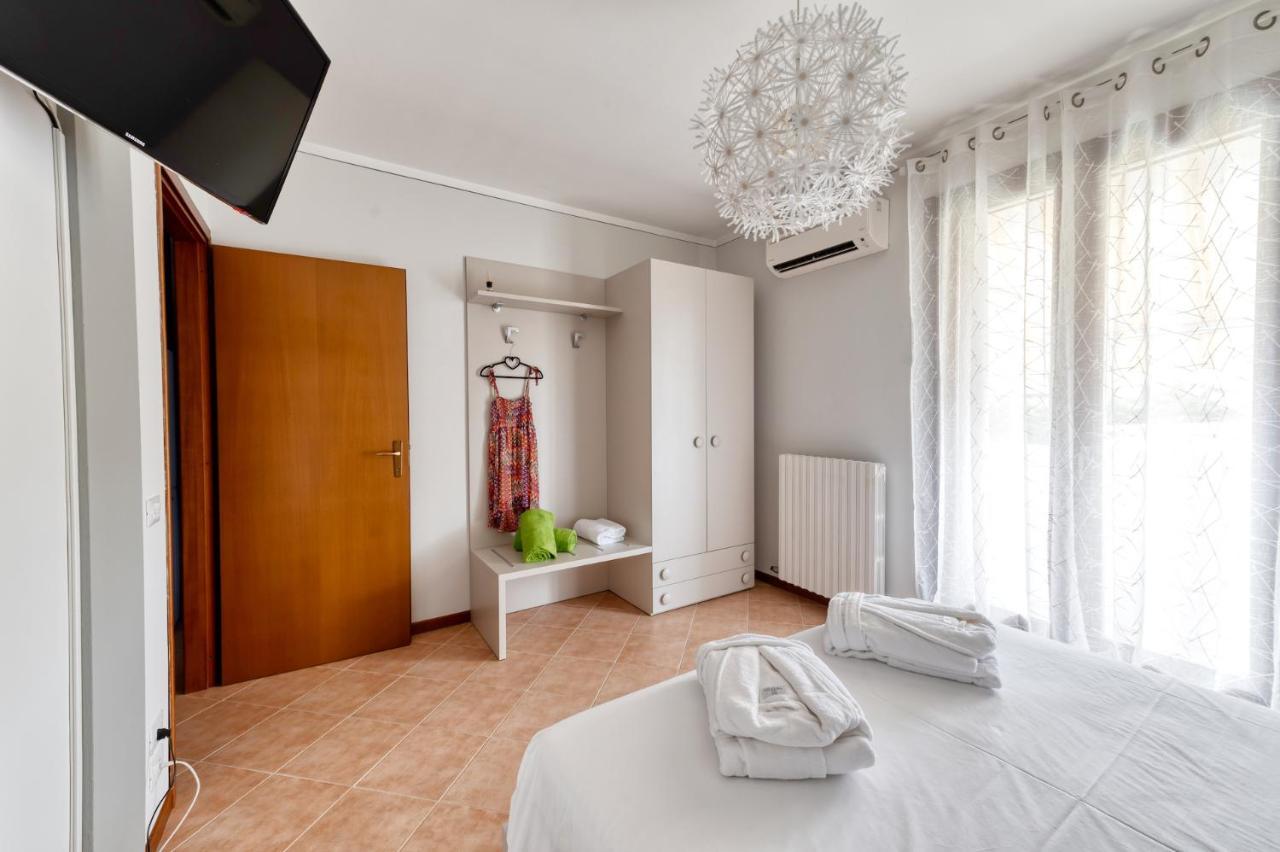 Wolf House - Sirmione Holiday Bagian luar foto